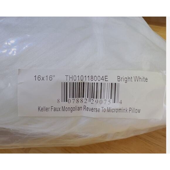 New PILLOWS (2) White 16x16 Faux Shaggy Fur Accent Pillows in original packing - Picture 7 of 8